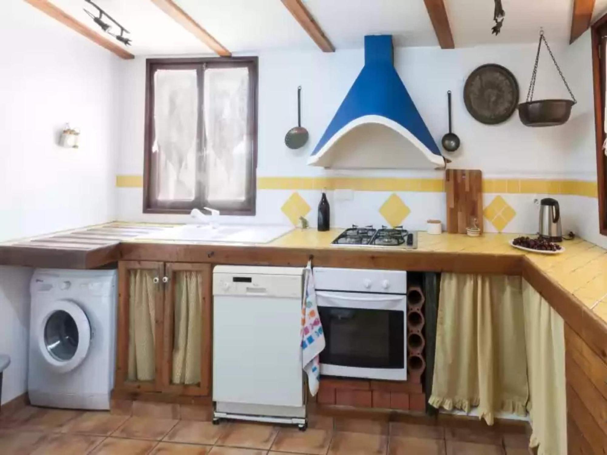 Villa With Private Pool In Ador Екстериор снимка